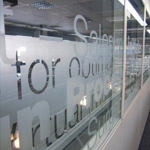 Beispiel für Glasdekorfolie - Fensterverklebung von RETE