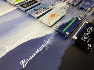 Sponsorenwand Plexiglas Tourismus