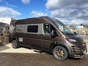 Wohnwagen Wohnmobil Reisemobil mit Folie bekleben Folierung Reisemobile