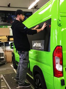 Wohnwagen Wohnmobil Reisemobil mit Folie bekleben Freiburg beklebung