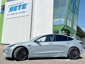 Tesla folieren Auto bekleben