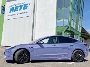 Tesla bekleben Elektroauto folieren