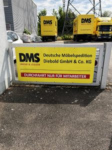 Fassadenwerbung Wwerbetechnik in Freiburg Werbeschilder Meshbanner