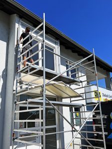 Fassadenwerbung Wwerbetechnik in Freiburg Werbeschilder Meshbanner